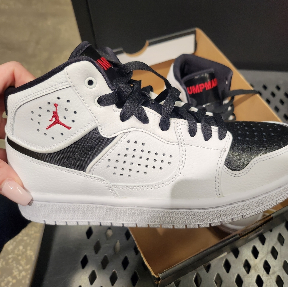 Jordan Access (GS) Size 7